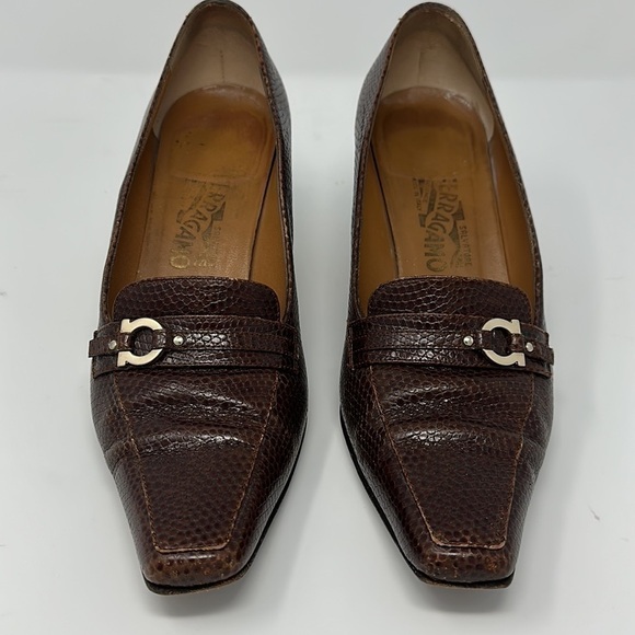 Ferragamo Brown Miista Leather Embossed Pumps Heels Size 9 - Picture 3 of 11